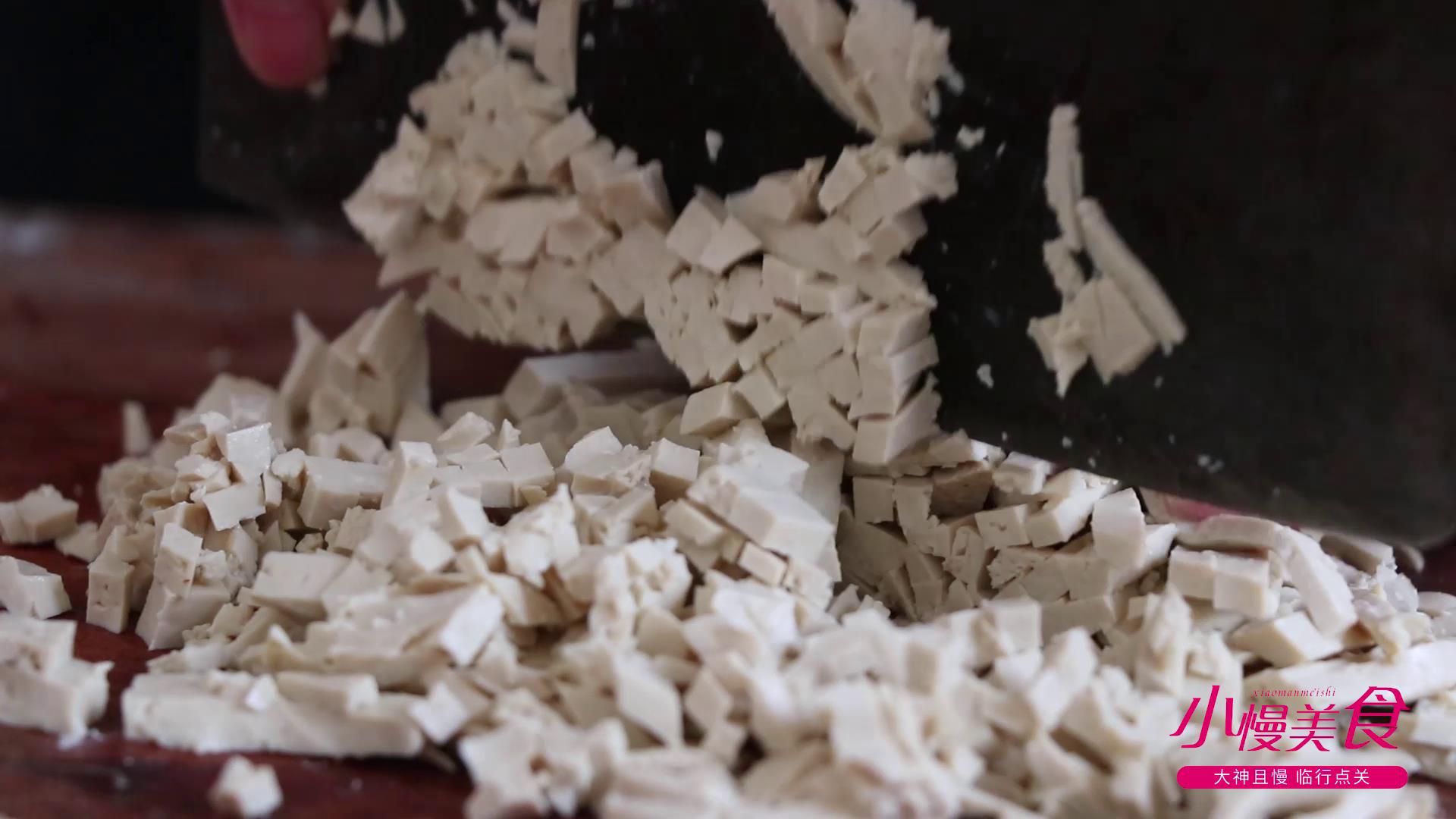 水煎包煎时水和面的比例是多少,水煎包的做法面糊和水比例