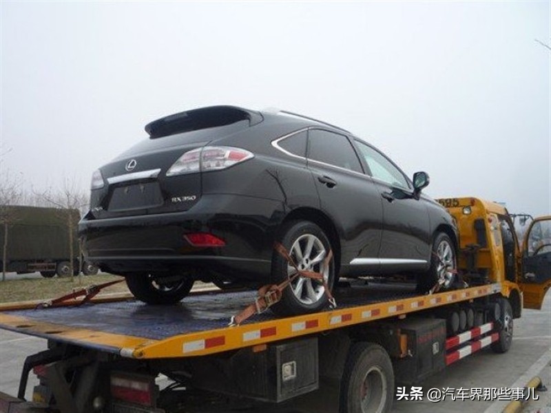 车堵店门口让挪车不挪车怎么处理,车被堵了叫挪车不挪报警没有