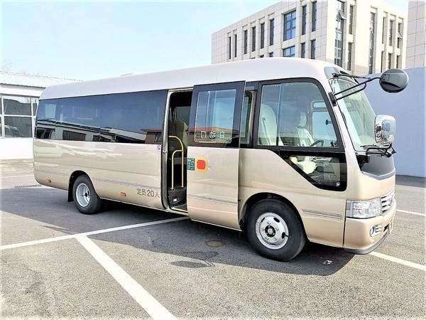 驾史员|别小看一辆考斯特，这位“蓝领”你很可能惹不起