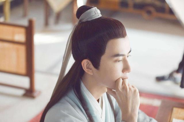 白蛇传与雷峰塔的故事,《白蛇传》中的雷峰塔有什么象征