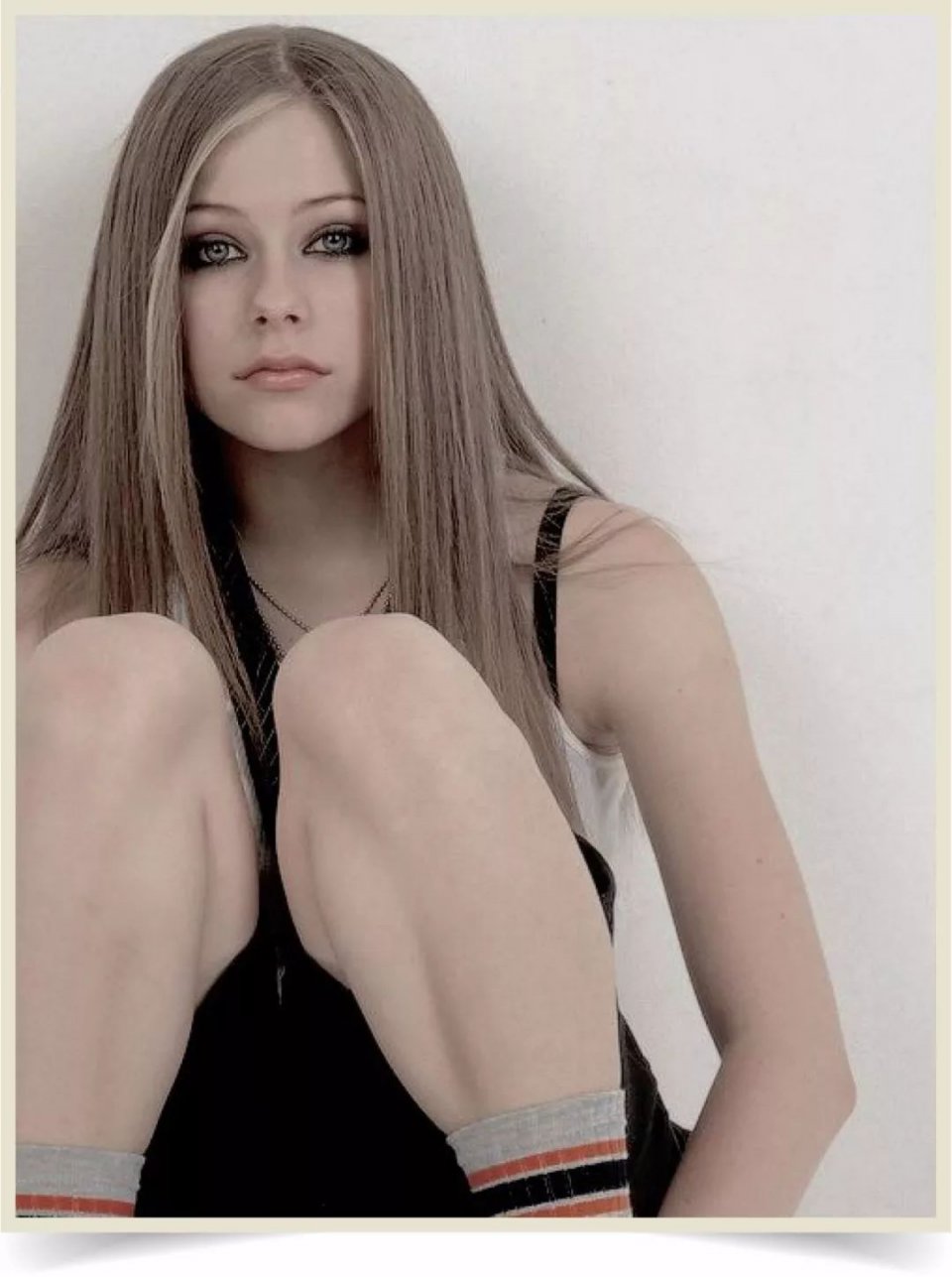 艾薇儿到底是不是替身 (艾薇儿替身阴谋真相)