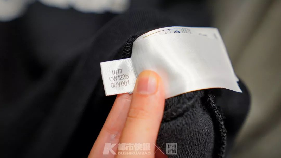 如何辨别耐克阿迪的真假,正品阿迪耐克的标有没有贴上去的