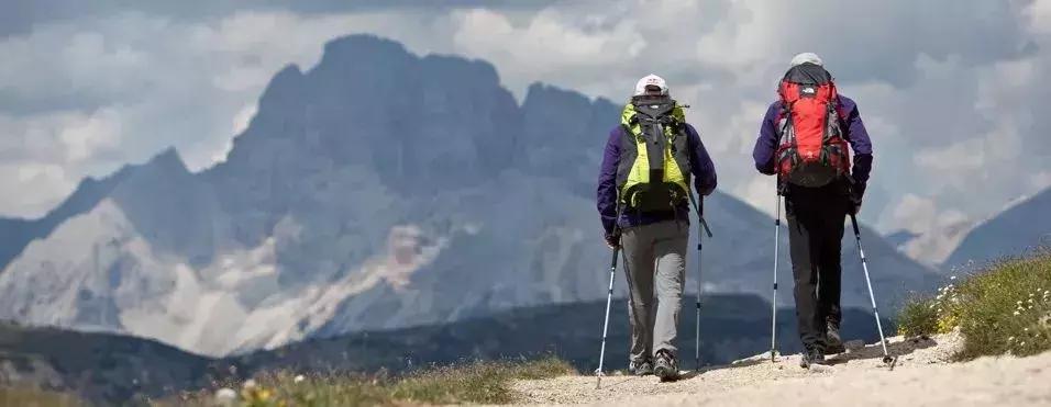 和加拿大鹅同档次的羽绒服,羽绒服排名前十名加拿大鹅羽绒服