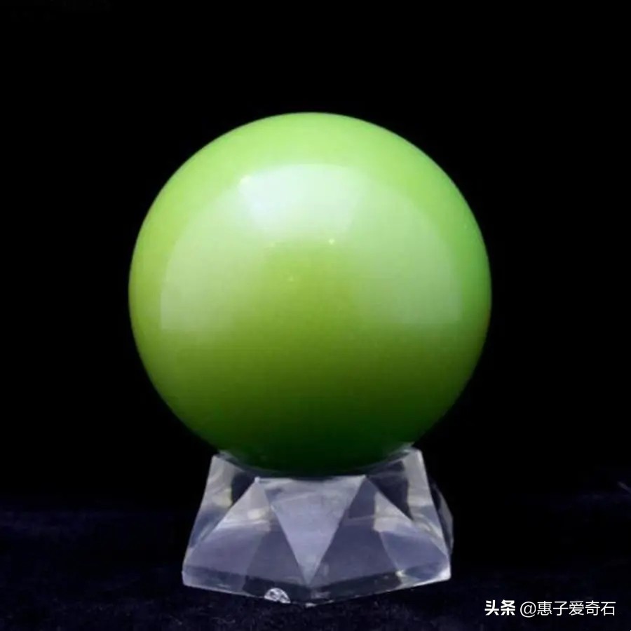 在大山捡到发光的石头有什么危害,网上卖的发光夜明珠对人体有害吗