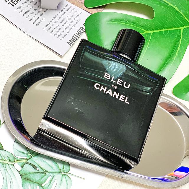 适合19岁的小众男士香水,比较沉稳但又很高贵的男士香水