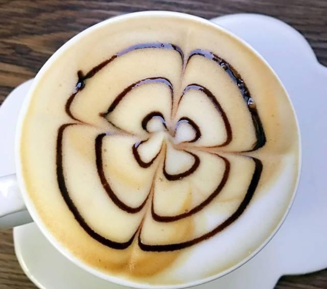 咖啡拉花用什么奶可以拉花,咖啡拉花怎么拿拉花杠