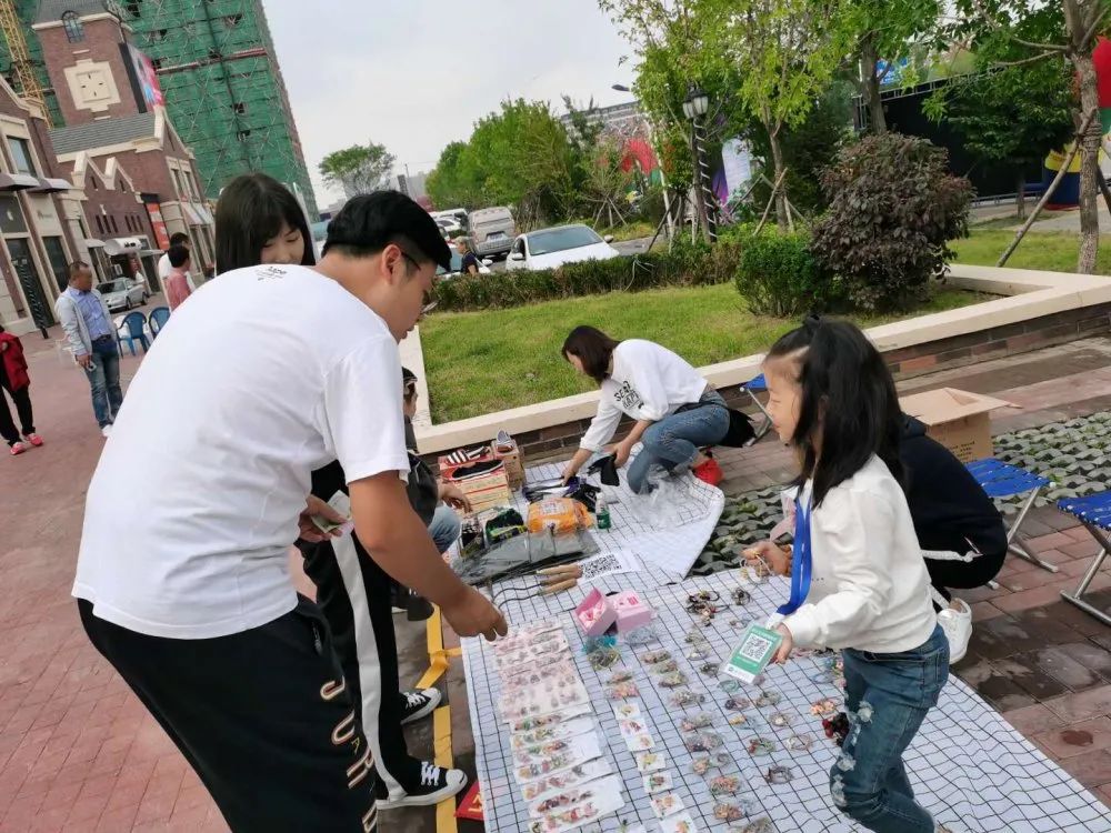 新湖社区携五矿地产营口公司营销部、五矿物业营口公司开展“五矿‘铂海之夜’露天电影节