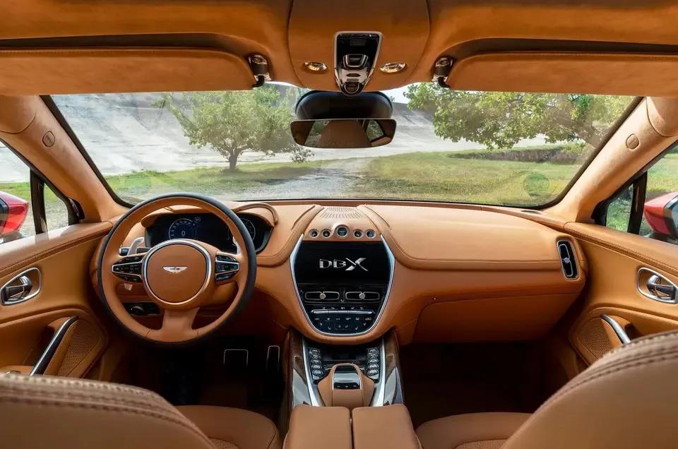 阿斯顿马丁vs兰博基尼suv,阿斯顿马丁suv和宾利suv