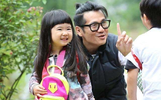 曹格女儿长大变样,有种逆袭叫曹格女儿