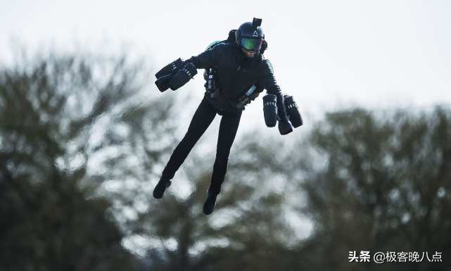 自由飞翔最轻的飞行器,世界上飞得最动感的飞机