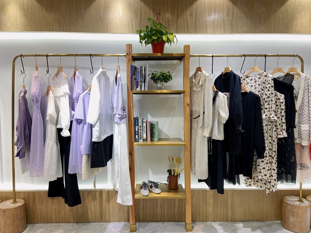 3color三彩女装官方旗舰店直播,3colour三彩服饰专卖店直播