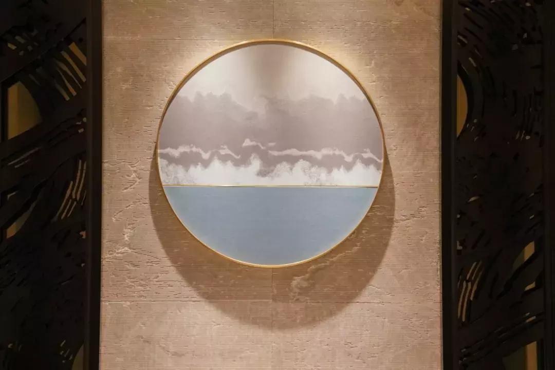 睡进这间藏身青山湖边的理想酒店，一起探寻临安城的悠居岁月~