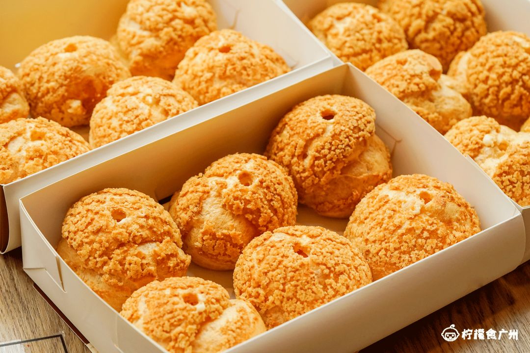 冰淇淋泡芙，3块钱1个，嘿嘿