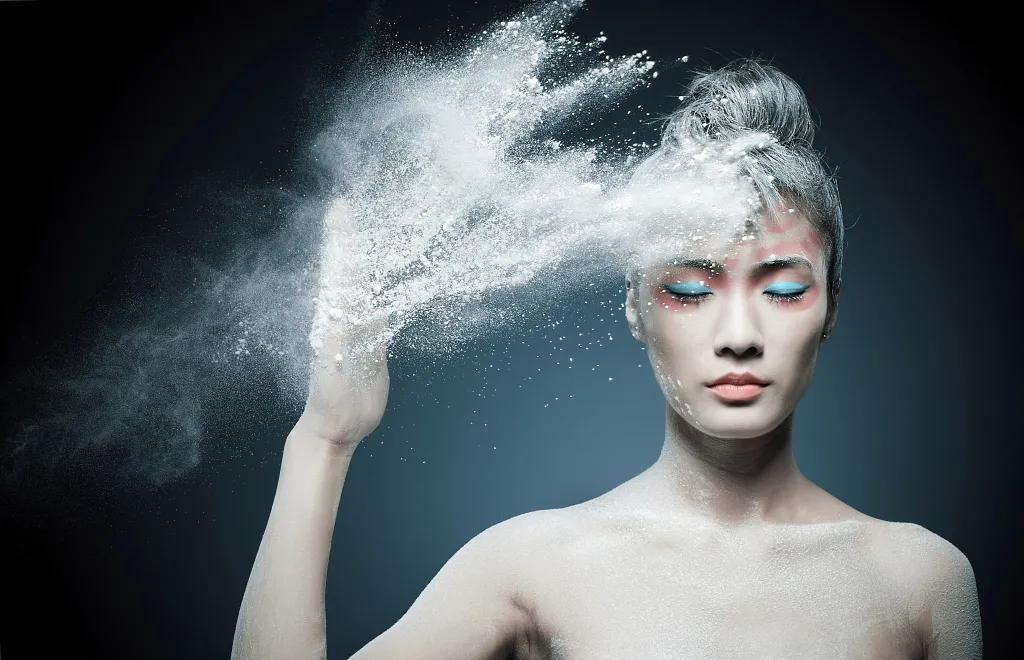 女富豪卖玻尿酸的利润,收割玻尿酸女人