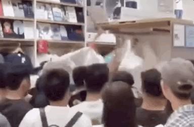 为什么优衣库的衣服被疯抢,哄抢优衣库