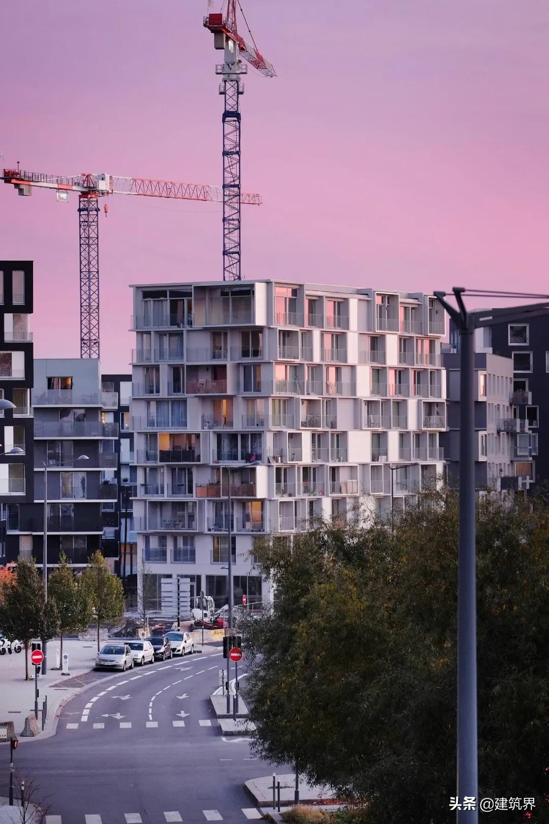 行走在法国这个花园小区中，感受对比鲜明的城市纹理