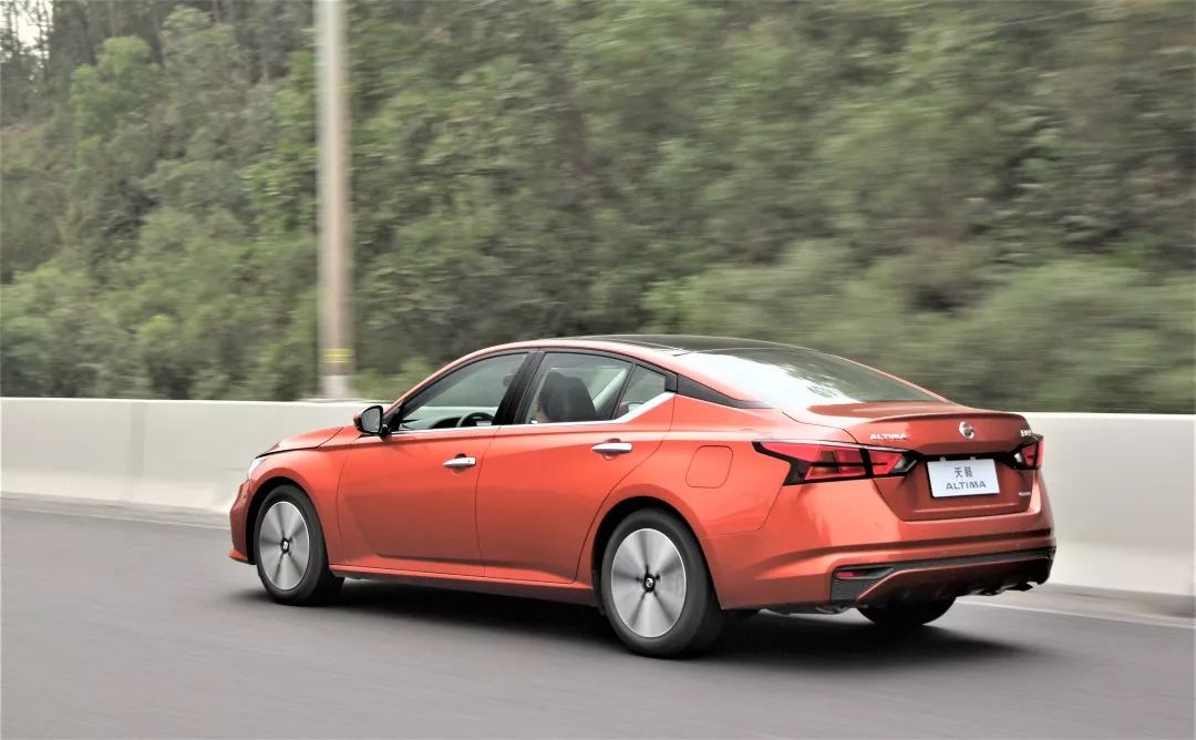 天籁2.0自吸最高时速视频,新天籁2.0自吸cvt是钢带还是链条