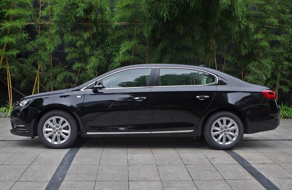 堪称最失败B级车，长近5米，丐版扭矩350N·m，却16万起没啥人买