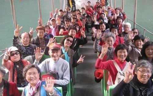 中老年人直播购物防骗指南,中老年人防骗短片