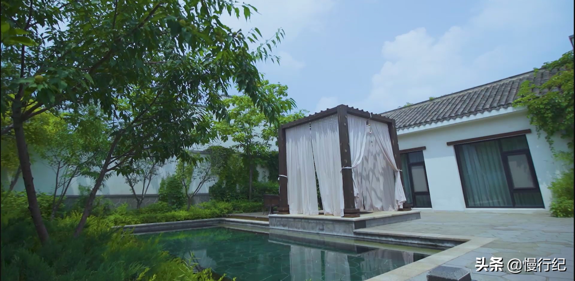 一眼温泉成就了方圆几十里的度假区，这里的悠闲生活，真的带劲