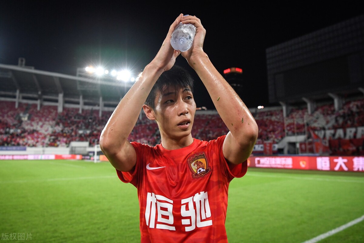 中国足球不好玩！中超广州队日常费用曝光，三个月工资就要2.5亿