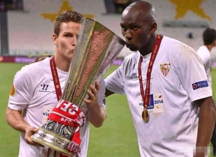 崔康熙申花带来的中锋,姆比亚申花表现