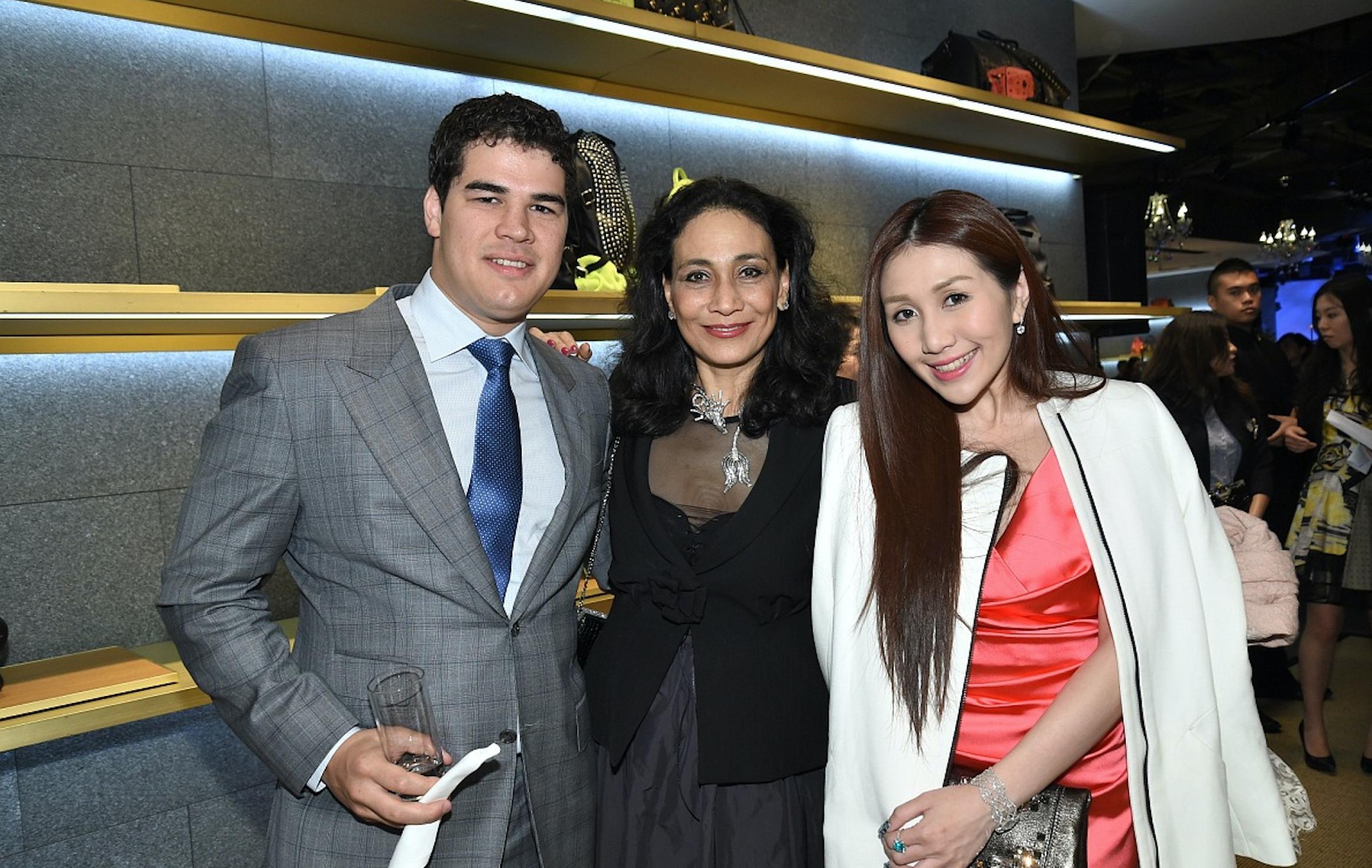 何超贤遗产多少,何超贤登报争产