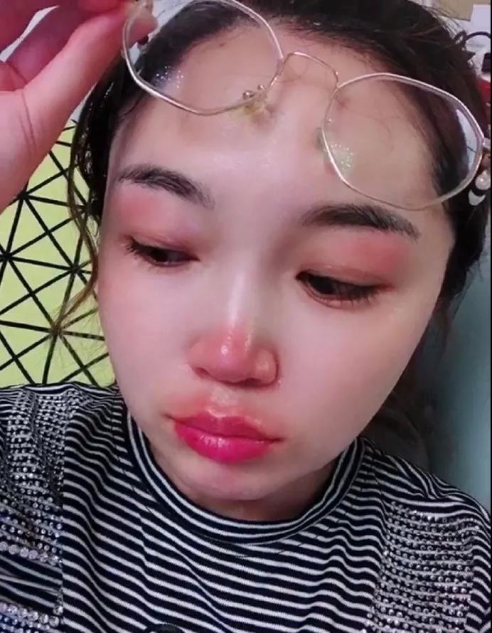 搞笑打电话说尴尬的私事,假装打电话幽默搞笑段子