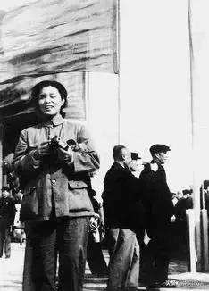 【荐读】你只知道王毅、华春莹，却不知道这个迷倒万千人的燕大“校花”才是曾经中国外交部隐藏的最狠角色！