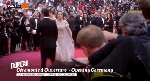 女星为了红毯抢镜有多拼,女明星为了蹭红毯能有多拼