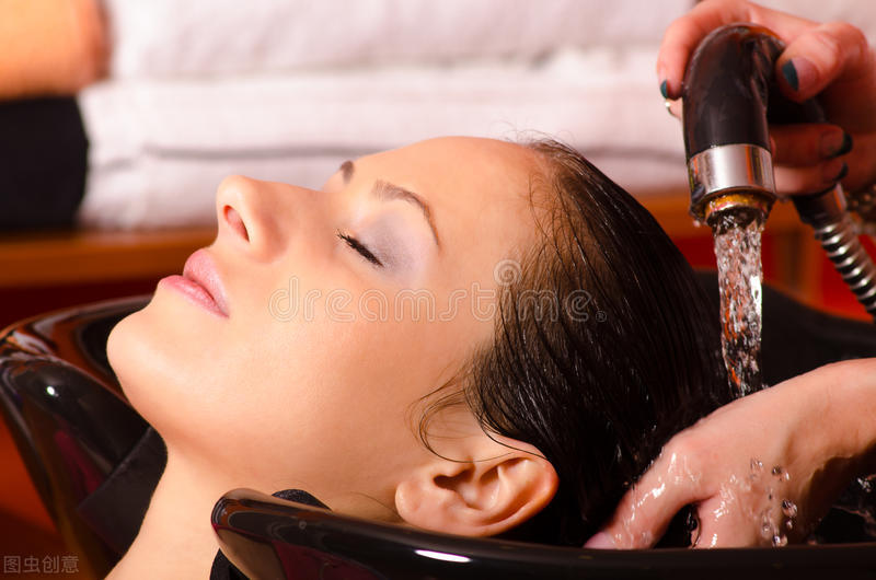 染完灰紫色发色用什么洗发水好,染完头发保持发色的洗发水