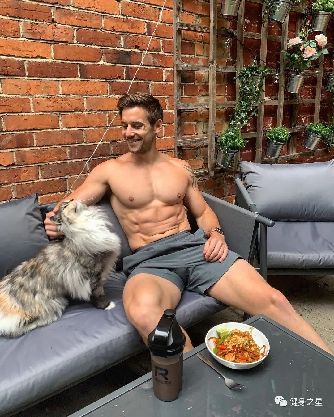 神似top的腹肌男,酷似海王的男模