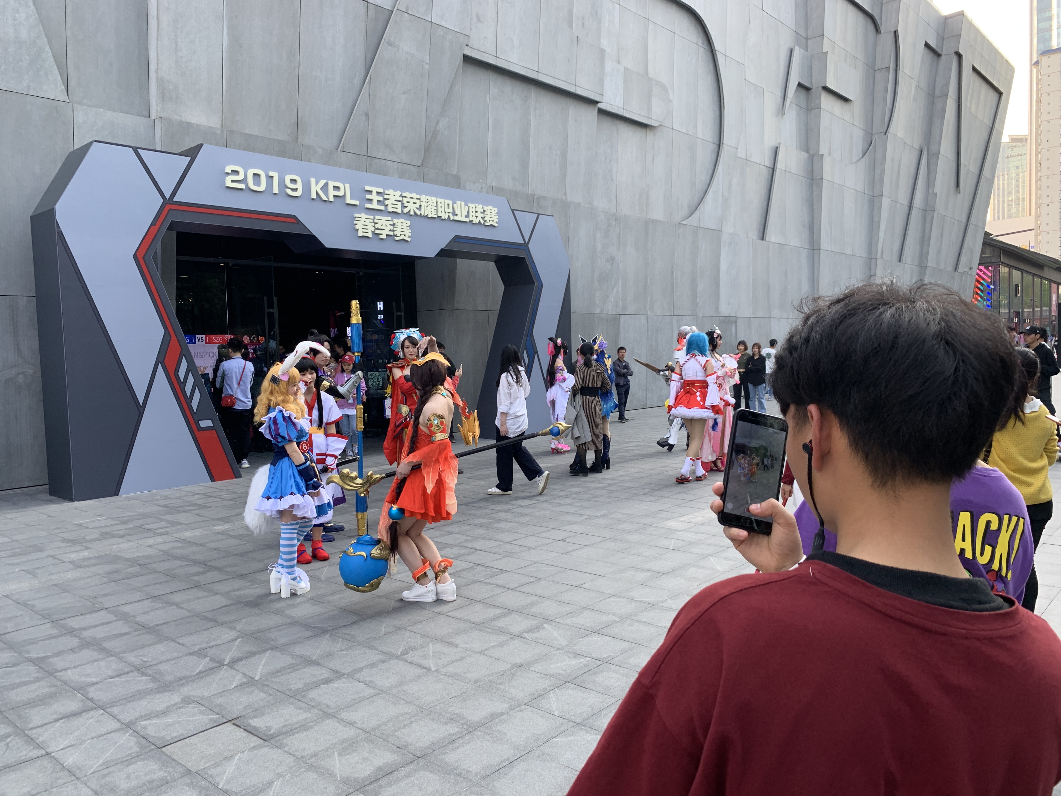 太古里滑板小哥,滑板男孩太古里