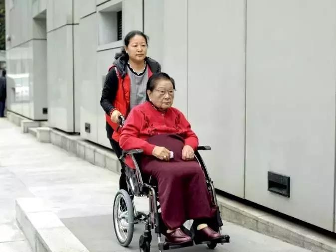 家族争产不休，瑞安却没有故事！公主当家，瑞安或迎来罗宝瑜时代