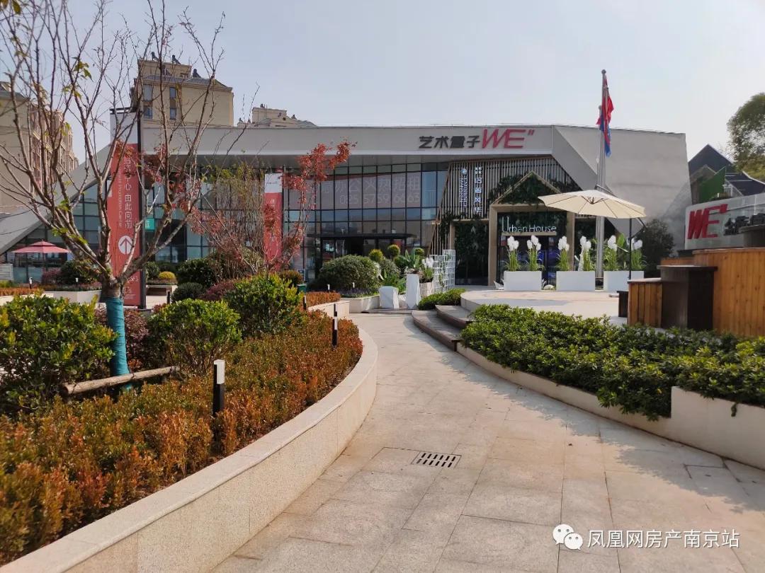 小区的开心农场,小区住户在院内玩开心农场