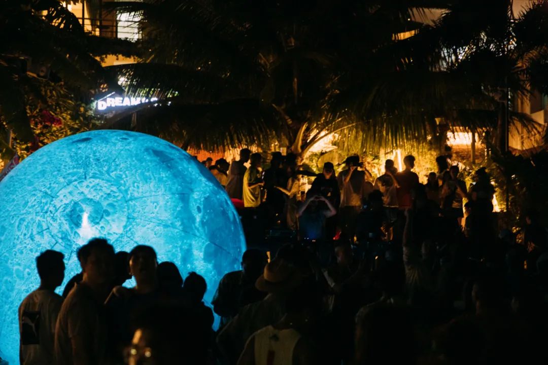 三亚后海村冲浪蹦迪,三亚后海村蹦野迪