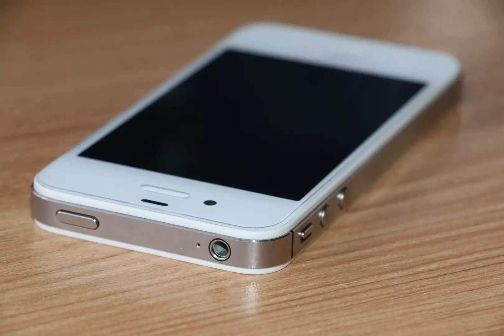 iphone4s到底值不值得买,现在的iphone4s还值得入手吗