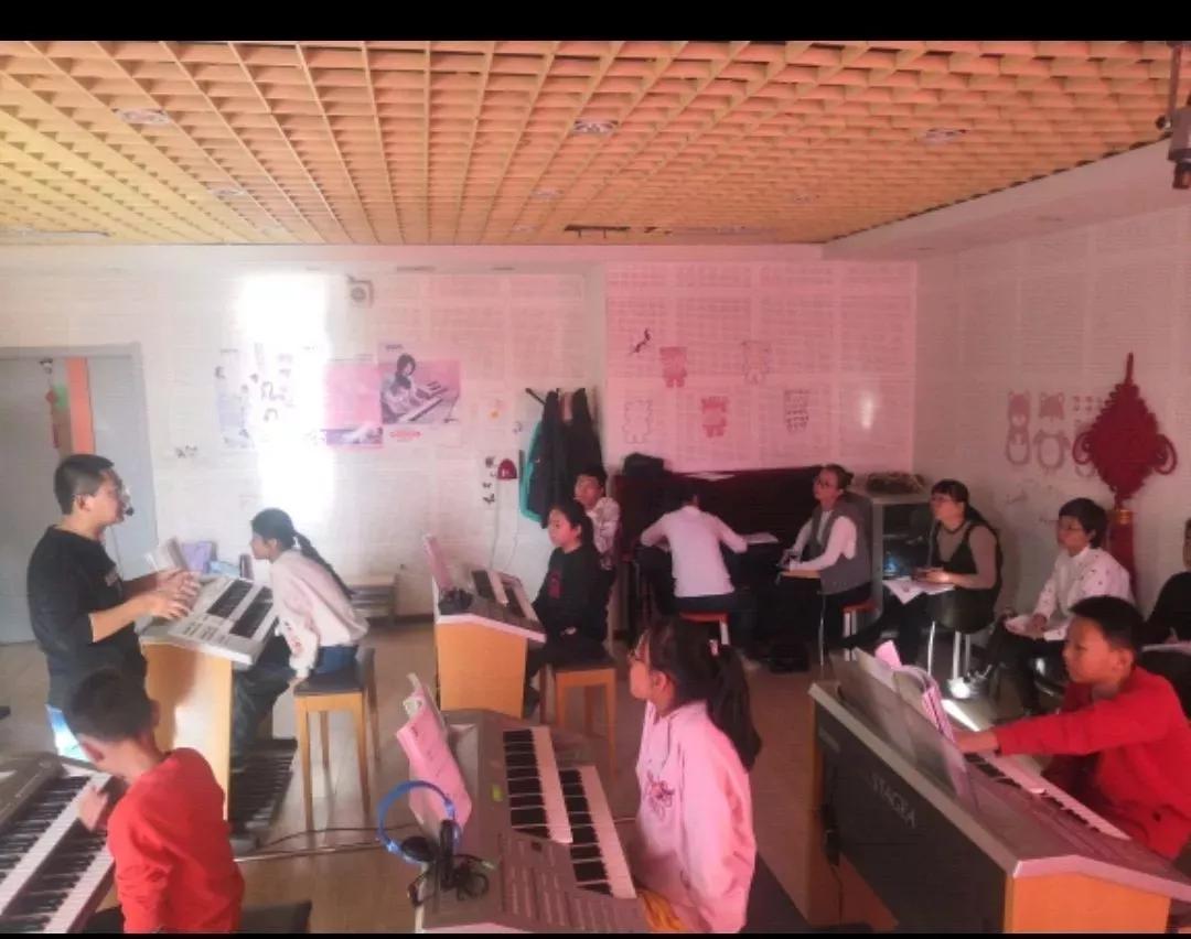 科少声乐课堂,双排键乐器演示