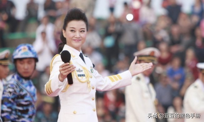 经典军旅歌曲飒爽英姿五尺枪,不会唱就别唱原视频