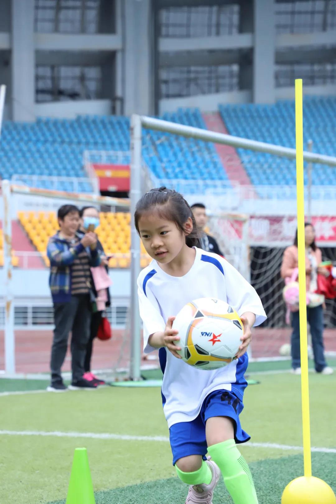 聊城大学附属幼儿园足球趣味赛成功举办