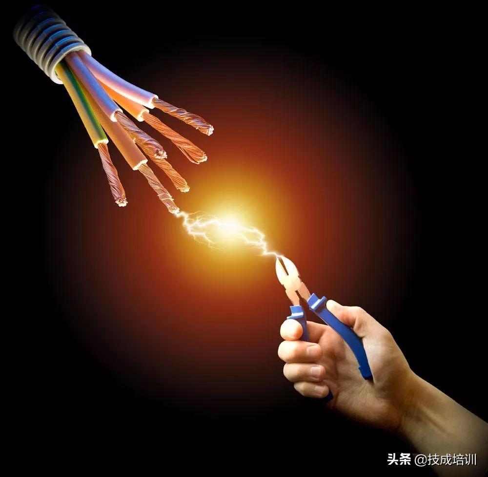 电工零线火线地线怎么区分,电工火线地线零线怎么分