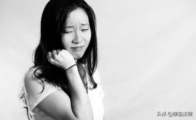 女员工实名举报领导性骚扰,女员工举报遭领导性骚扰