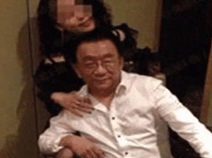 一辈子没有好的作品，晚年只能靠绯闻吸引大众眼球