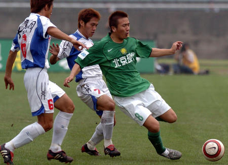 深圳新鹏城终迎中超历史首胜,中超武汉5-2逆转送青岛11连败