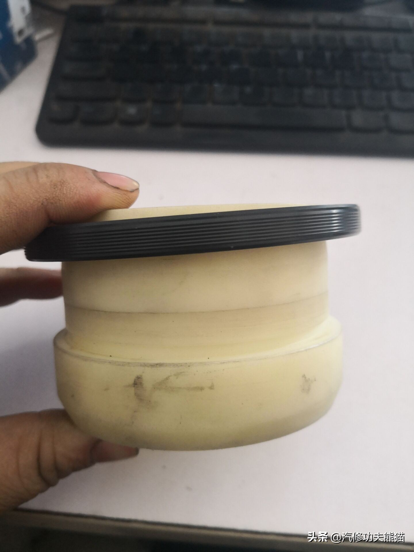 16款奥迪a6l2.5自吸发动机漏油,奥迪a6l2.4免拆烧机油处理靠谱吗