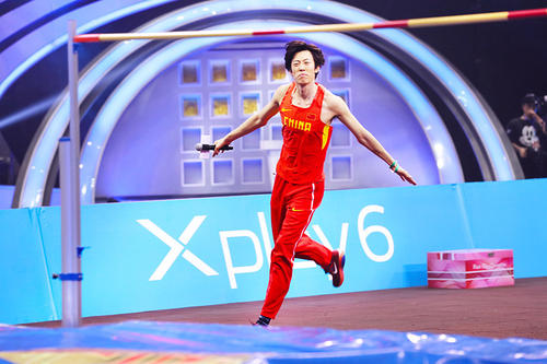 跳高之神张国伟退役视频,昔日跳高第一人张国伟去哪了