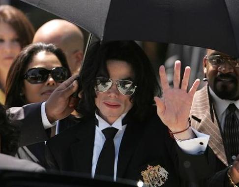 很像迈克尔杰克逊的小男孩,永远的孩童迈克尔杰克逊