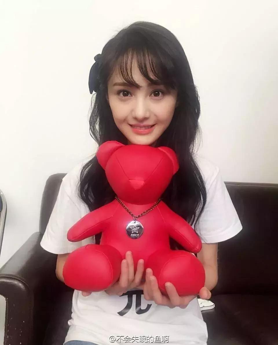 单眼皮的女生还是双眼皮的好看,单眼皮女生必须是双眼皮才好看吗