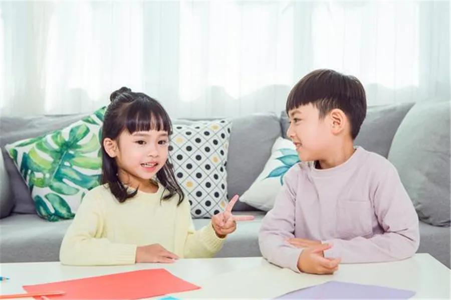 两个小孩争宠怎么解决,两个小孩总是争宠怎么办