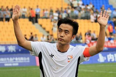 他被视为于根伟接班人，陷*球赌**传闻遭球队开除，30岁混到中乙